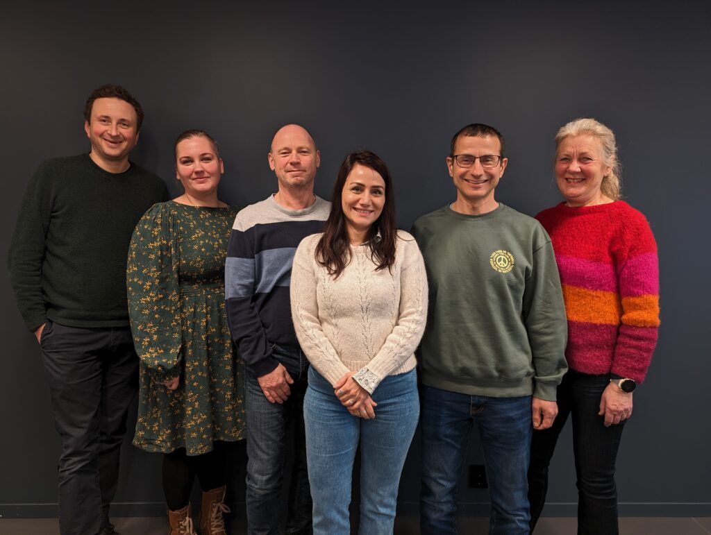 Six people are standing next to each other. These are participants in the project group on user involvement in the development of new technology